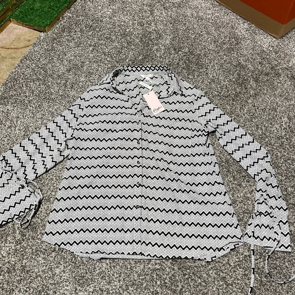Candies Button Down Chevron Chiffon Tie Sleeves Size L long sleeve NWT See Note - Picture 1 of 10